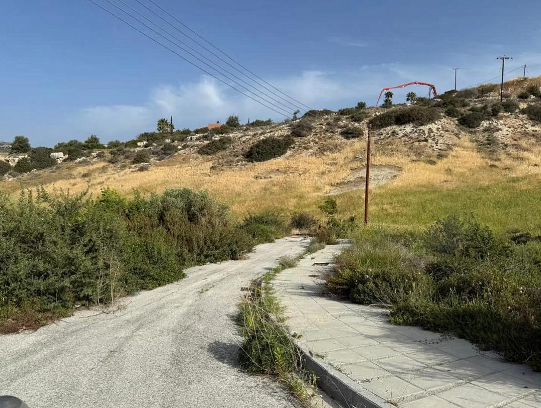 Земля в Лимассоле