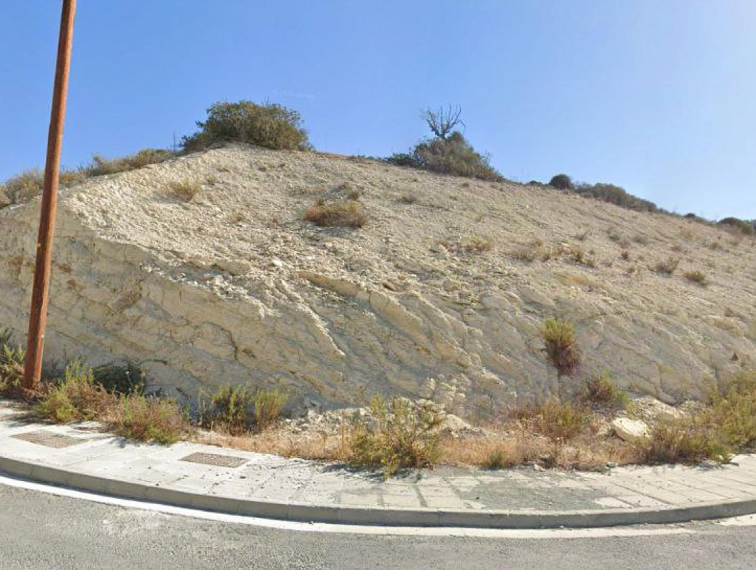 Земля в Лимассоле