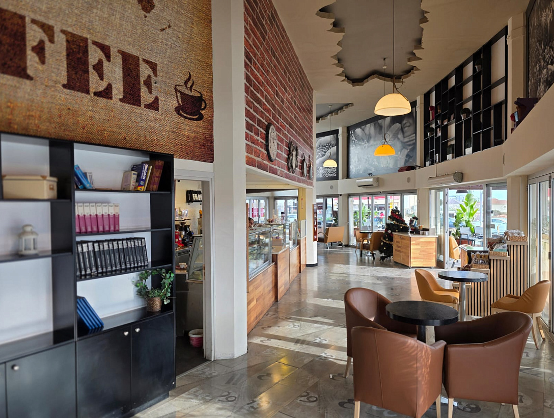 Инвестиционный участок на углу улиц Колонакиу в Лимассоле