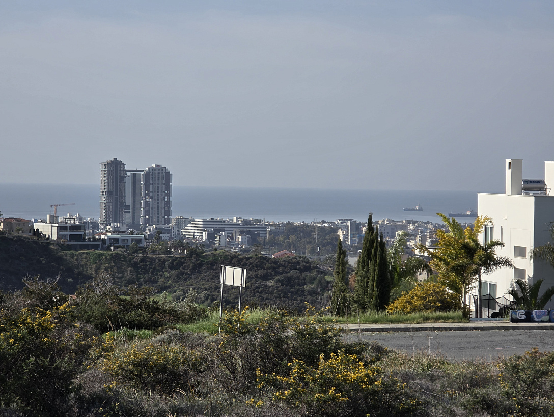 Земля в Лимассоле