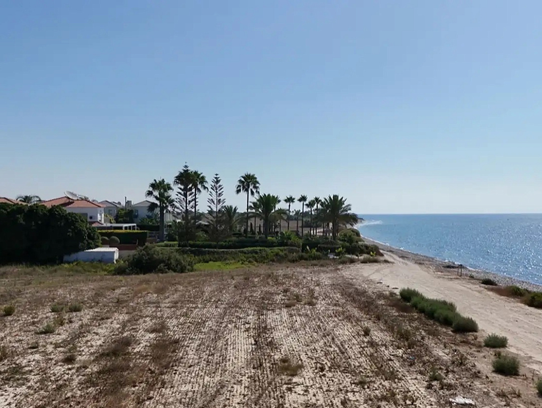 Земля в Ларнаке