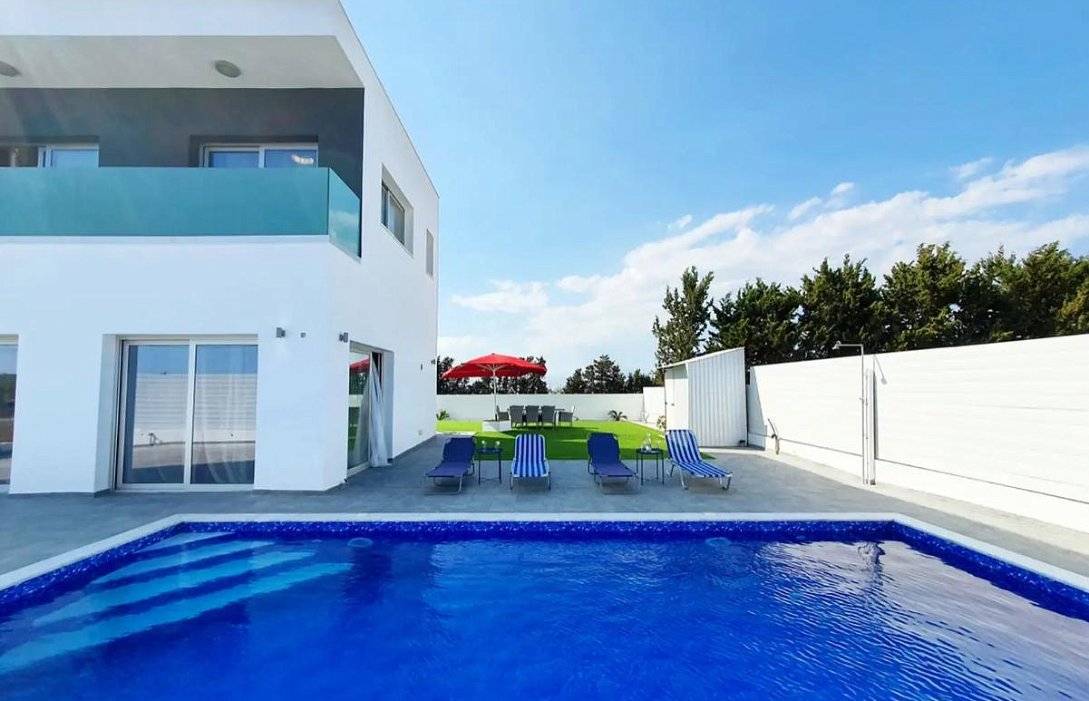 4-bedroom villa in Akrotiri, Limassol 5