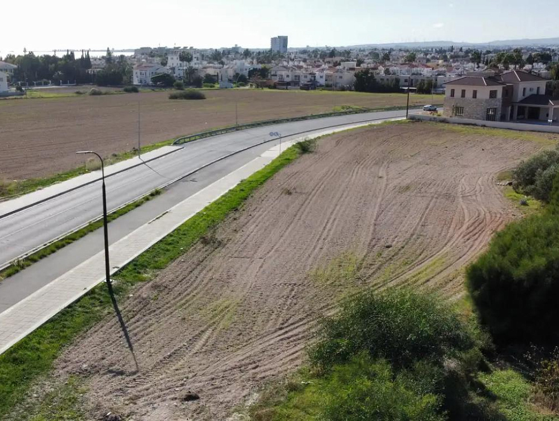 Земля в Ларнаке