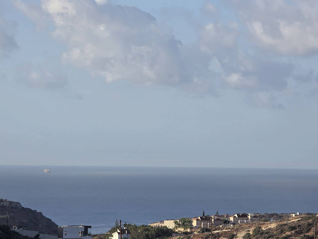 Земля в Лимассоле