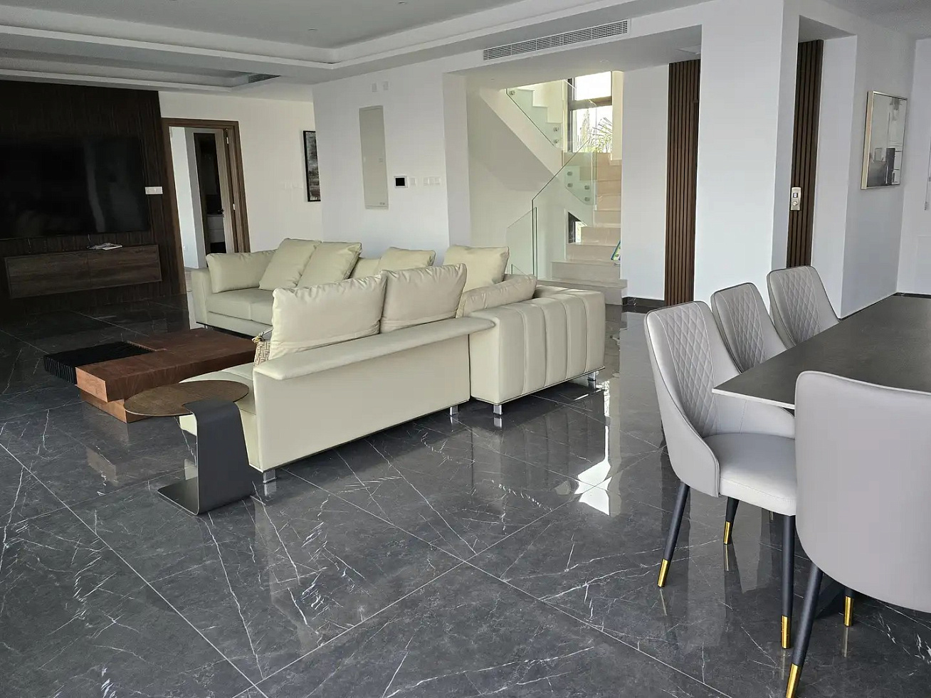 Villa, 6 bedrooms — 5