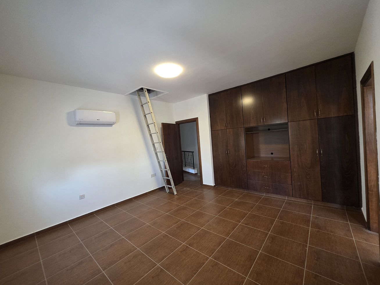 Villa, 6 bedrooms — 12