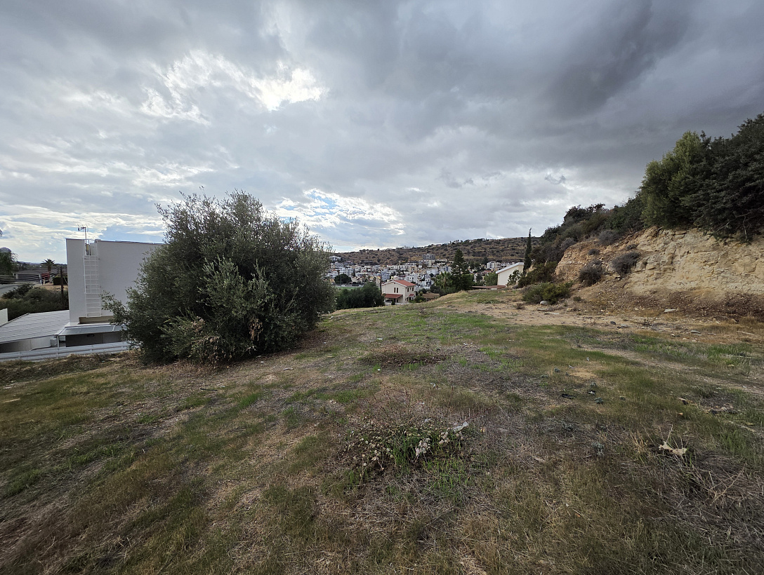 Земля в Лимассоле