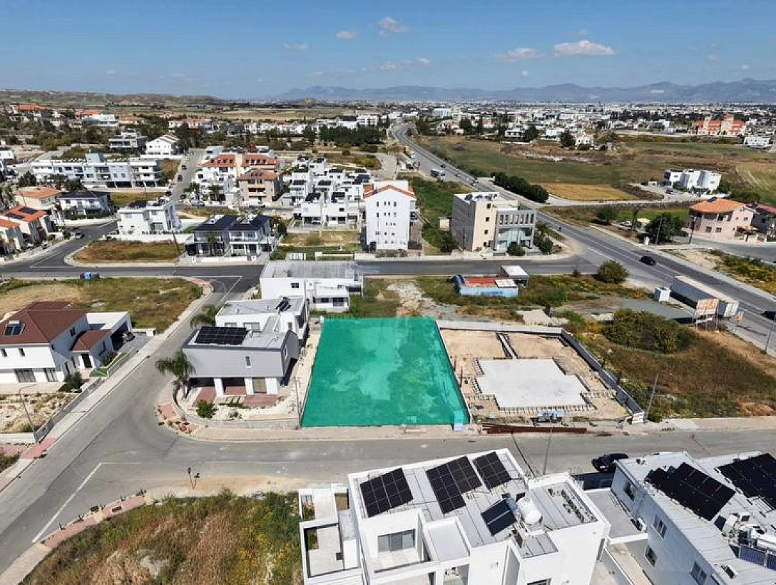 Земля в Никосии