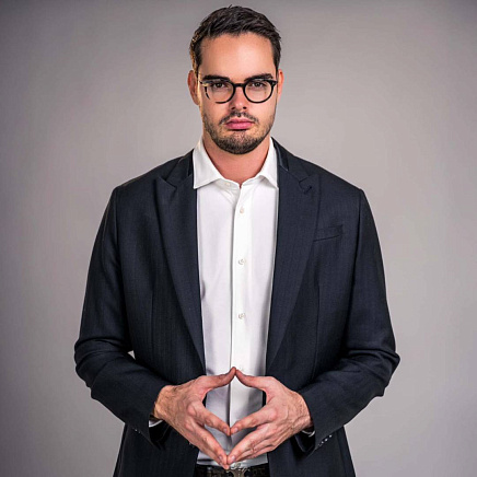 Maxim Artee