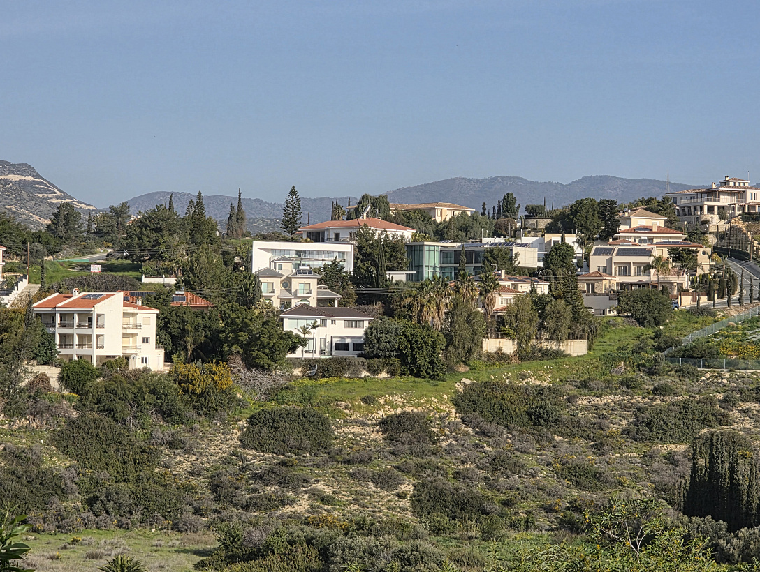 Земля в Лимассоле