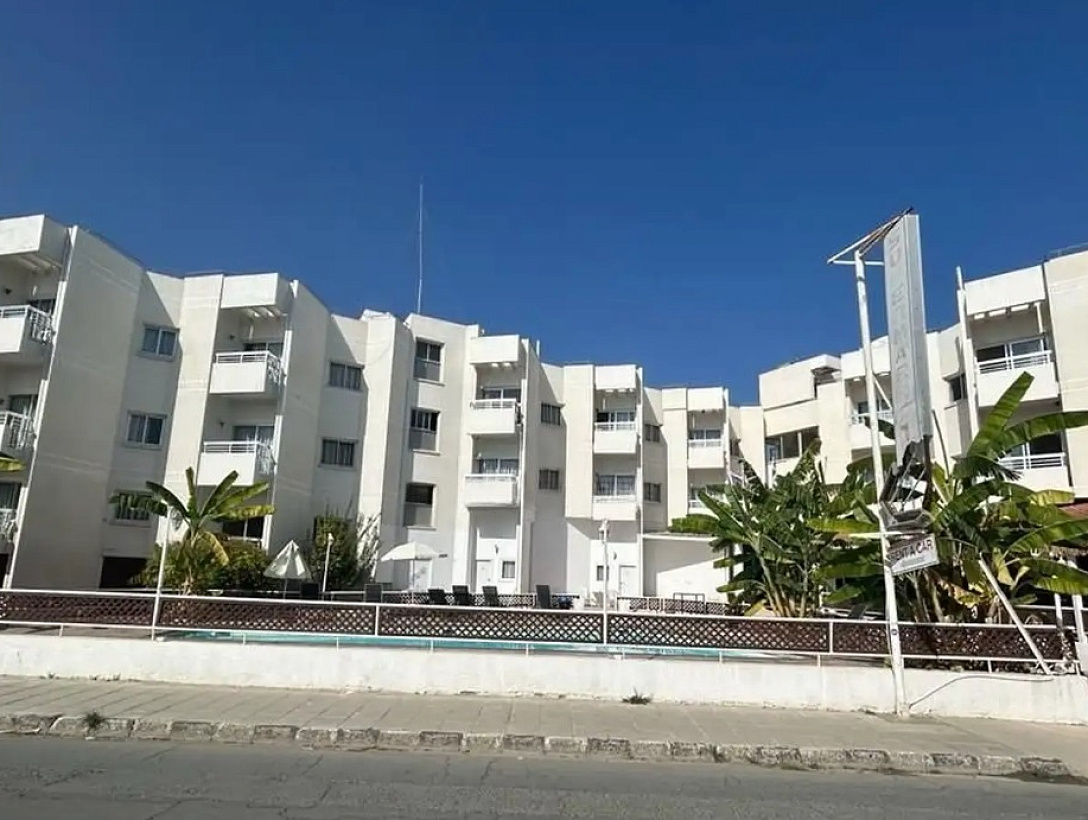 Отель в Ларнаке