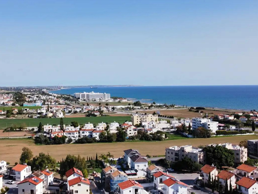 Земля в Ларнаке