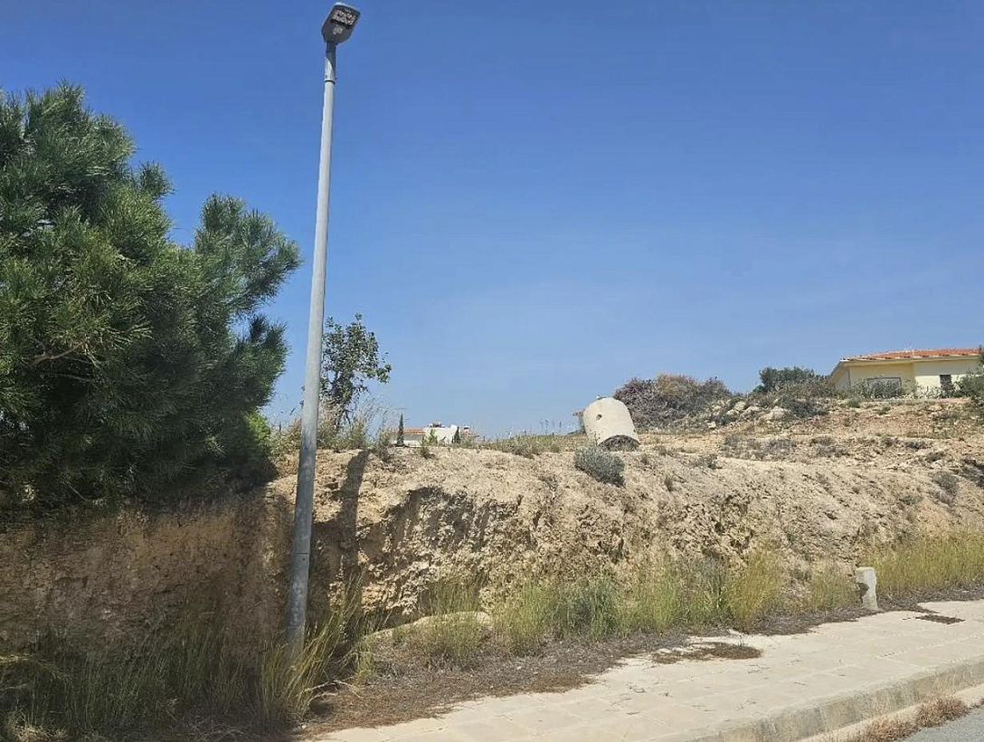 Земля в Лимассоле