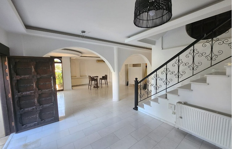 Photo 8