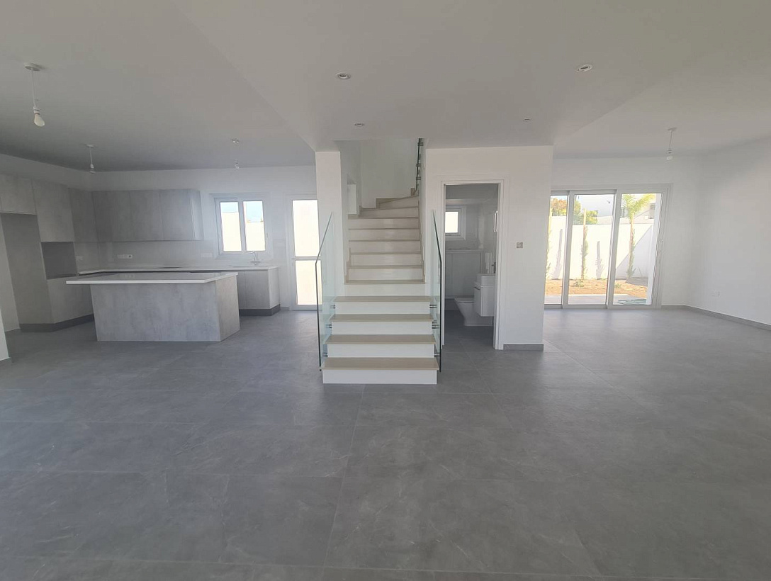 New villa in Larnaca