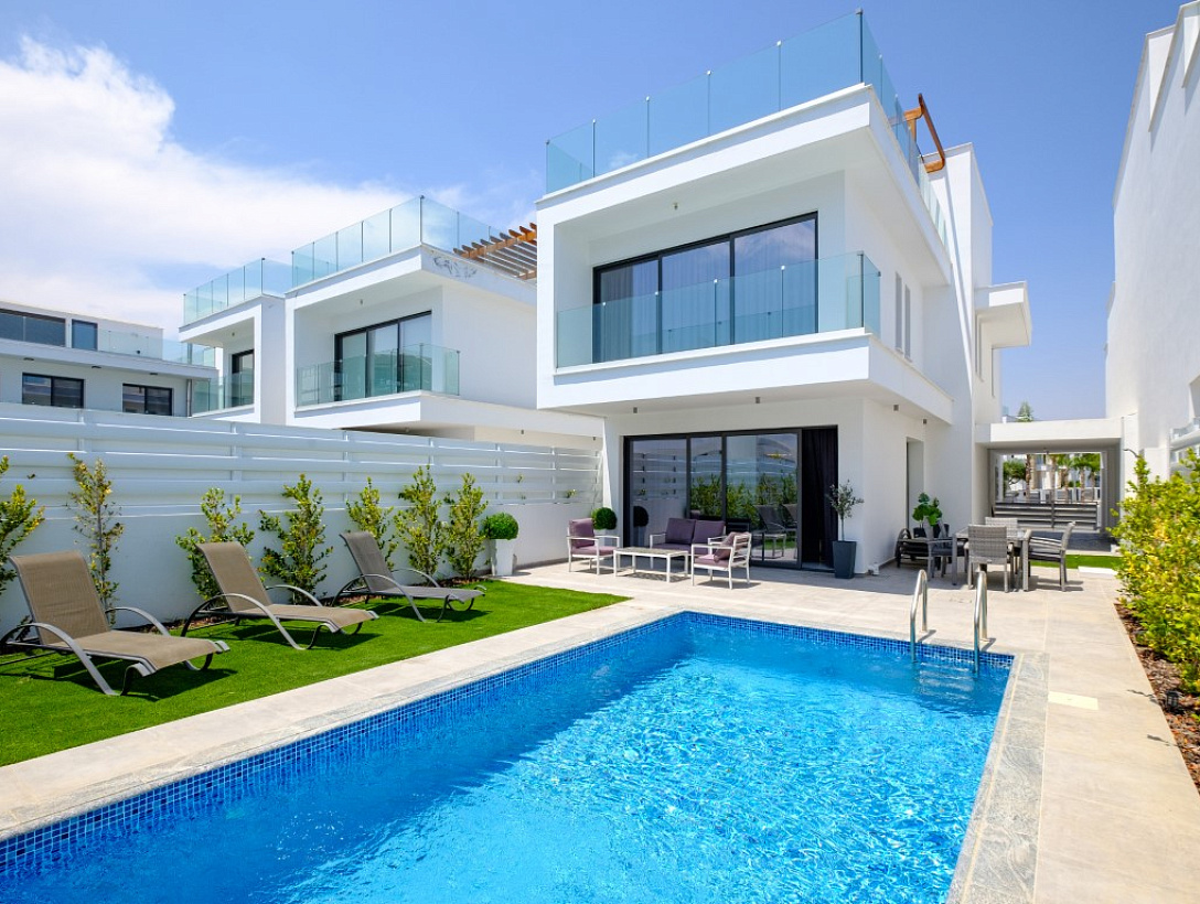 New villa in Larnaca