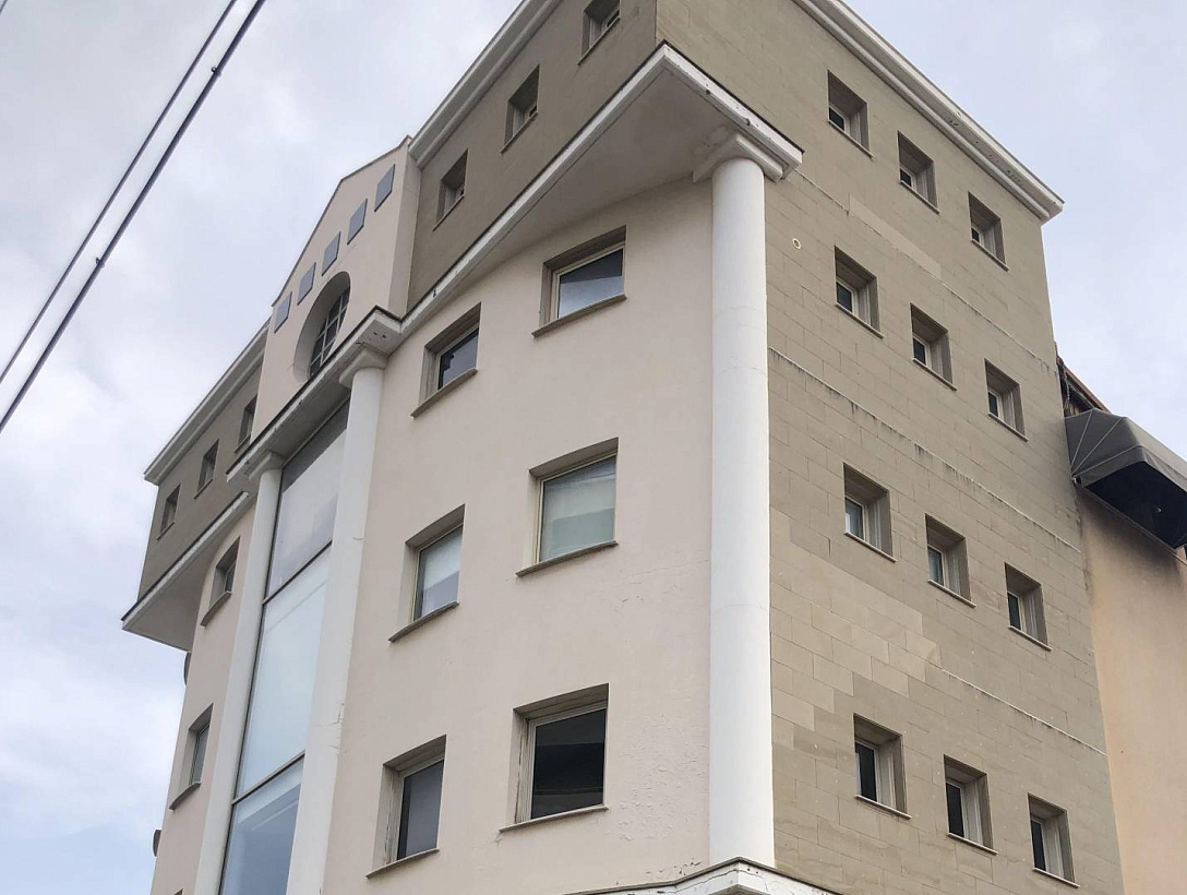 Офисное/торговое здание на продажу в престижном месте в Лимассоле
