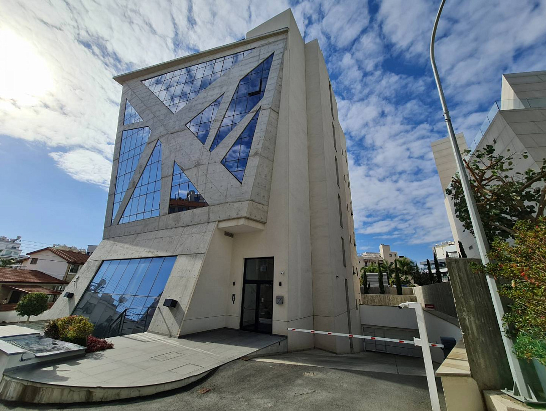 Продаётся офисное здание в районе Neapolis в Лимассоле