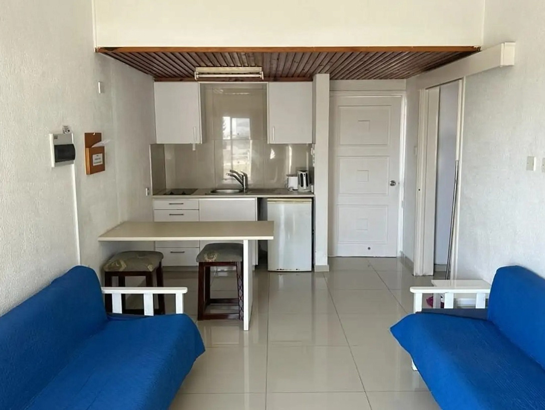 Отель в Ларнаке