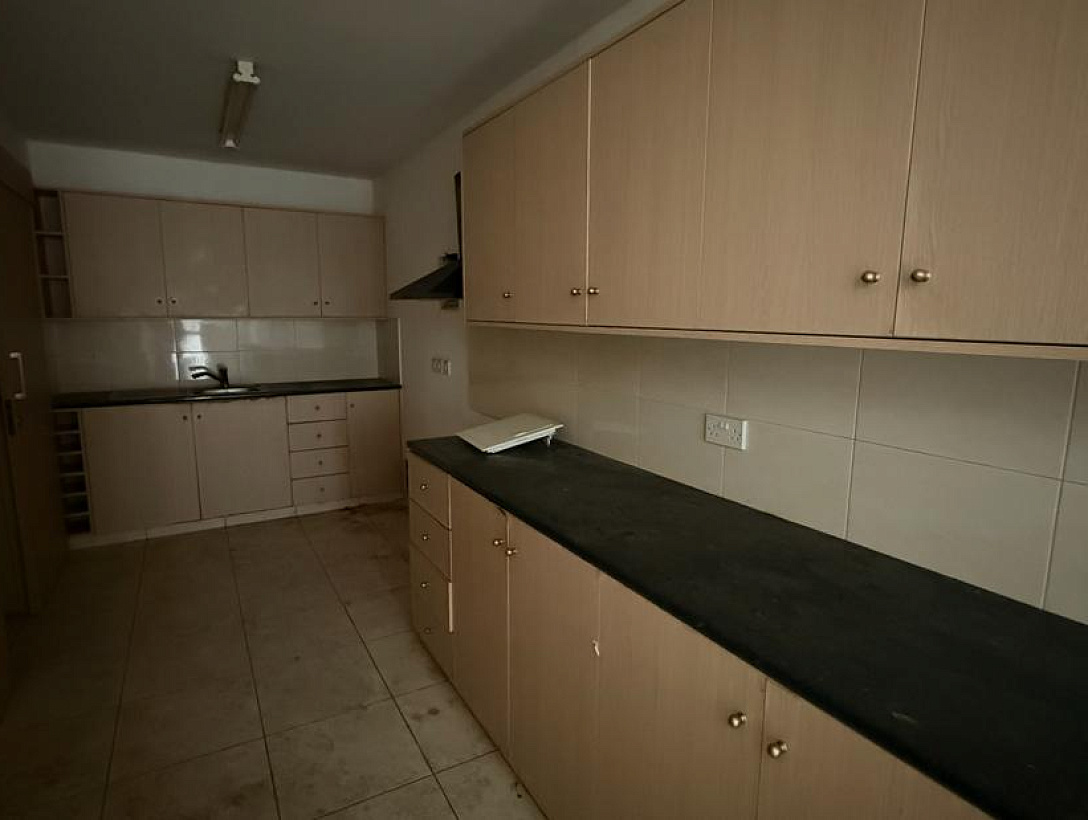 Коммерческое здание в Лимассоле