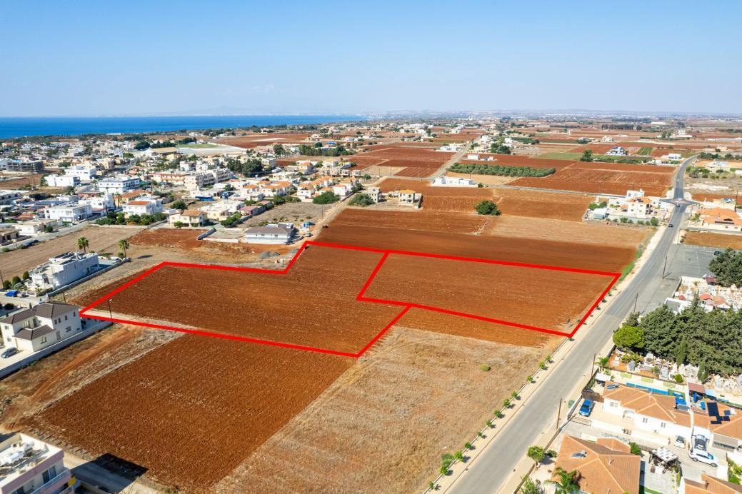 Land in Larnaca