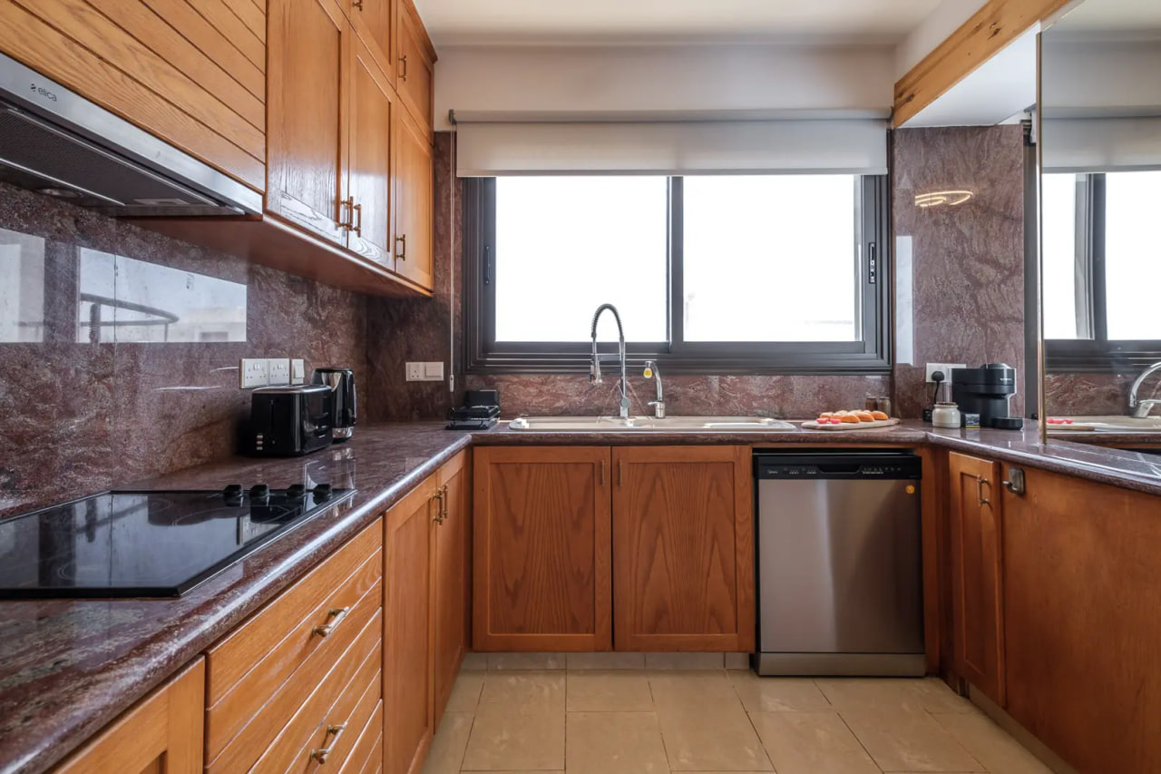 Apartment, 5 bedrooms — 3