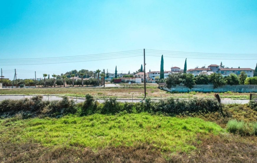 Земля в Ларнаке