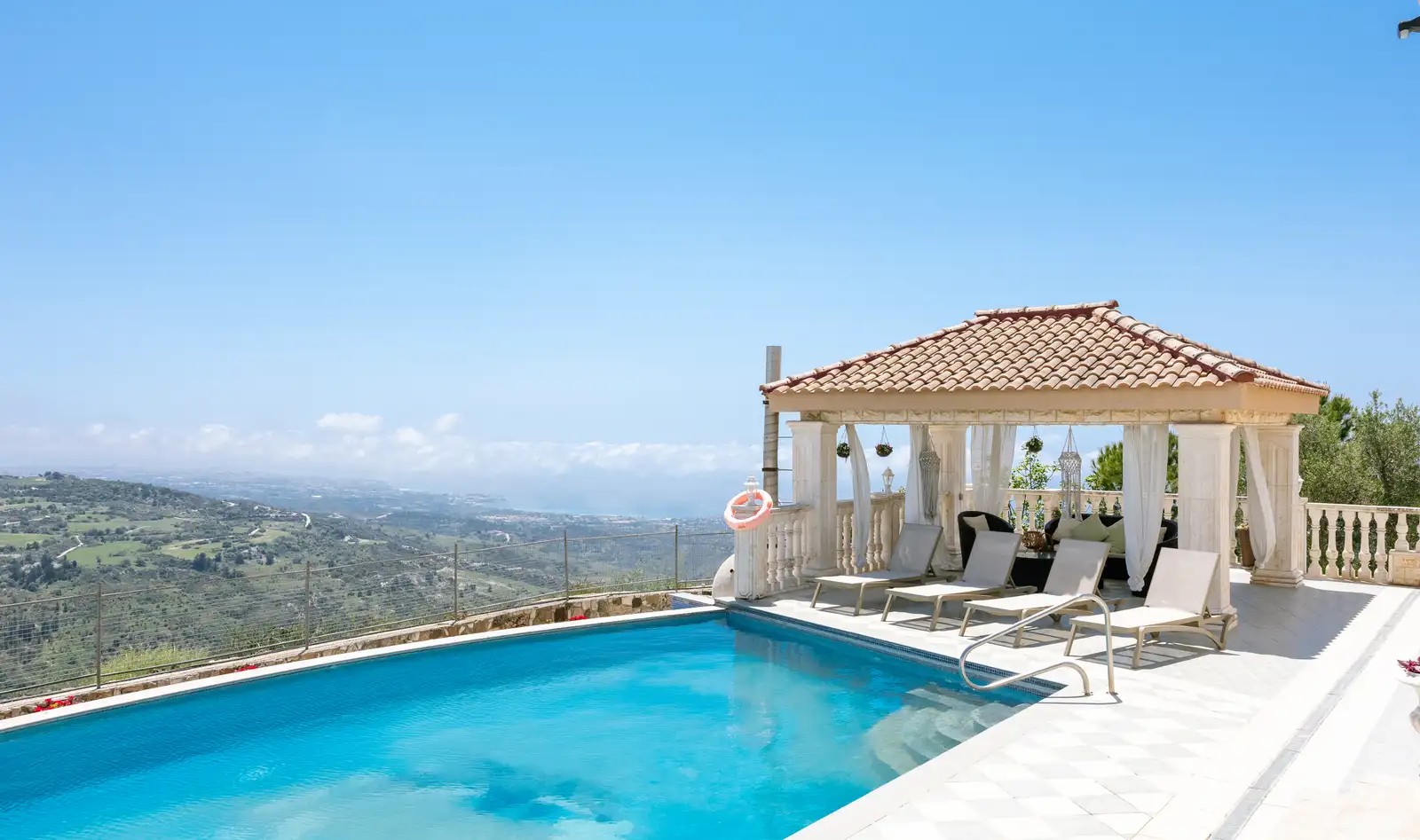 Villa, 6 bedrooms — 2