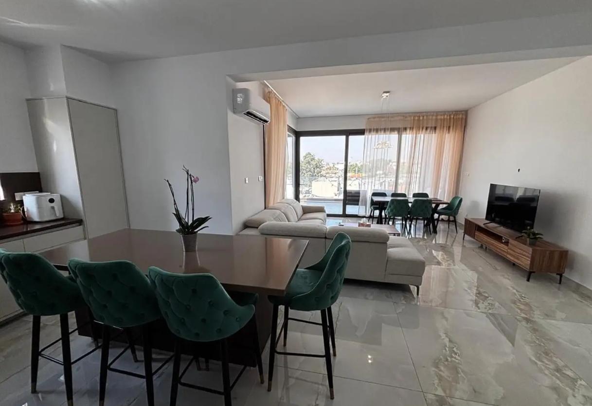 Apartment, 3 bedrooms — 2
